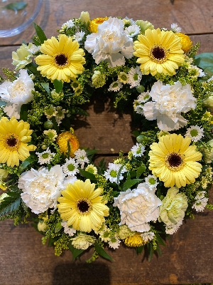 Seasonal wreath in Yellow and White