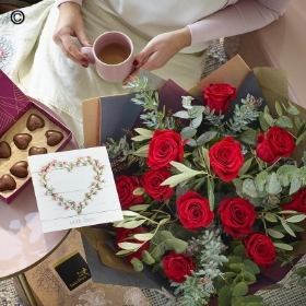 Valentines Premium 12 Red Rose Gift Set