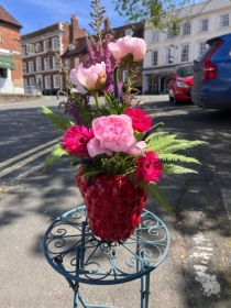 Raspberry Vase: The Modern One!